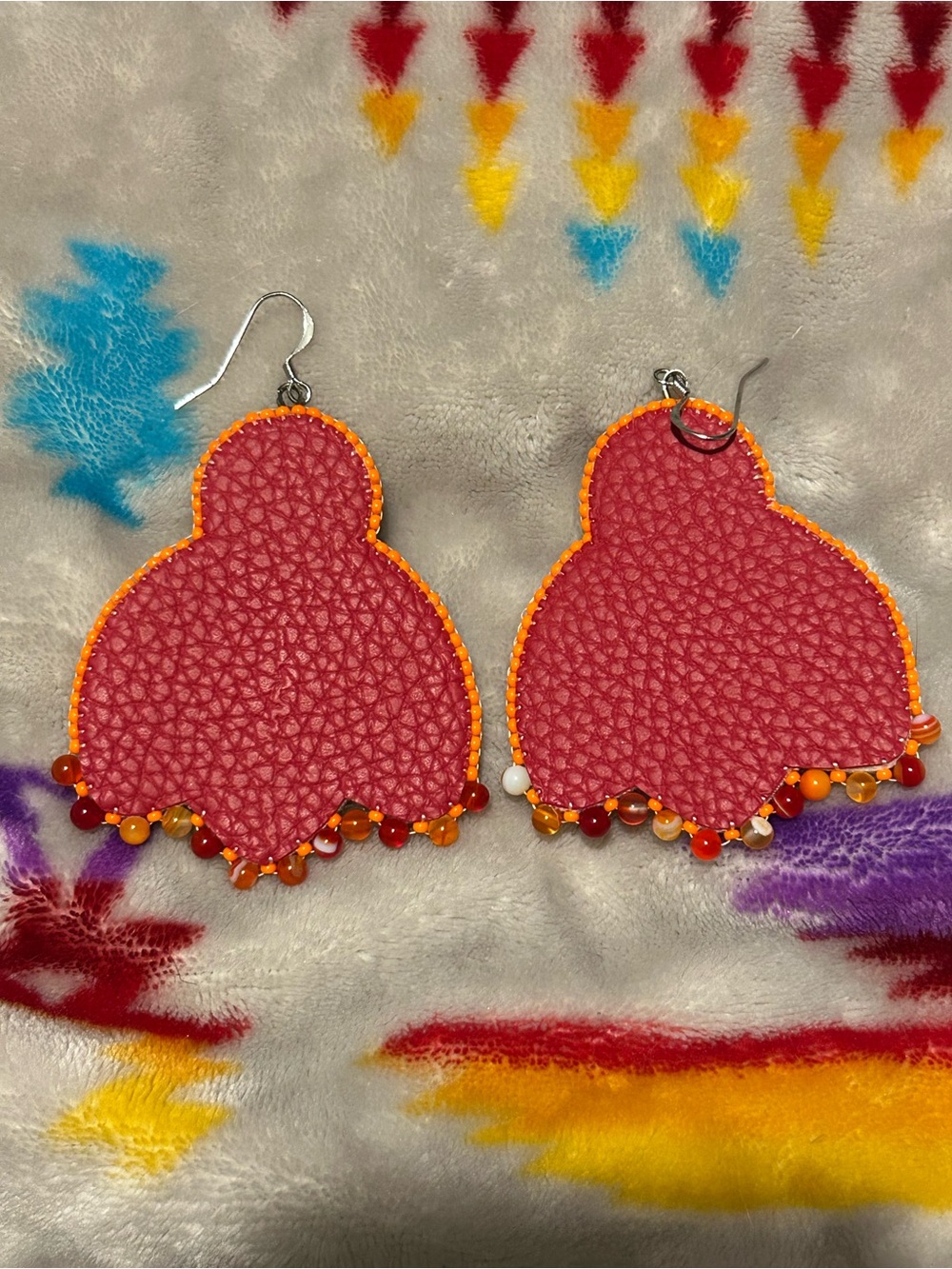 Handmade beaded tulip earrings - Picture 2 of 2